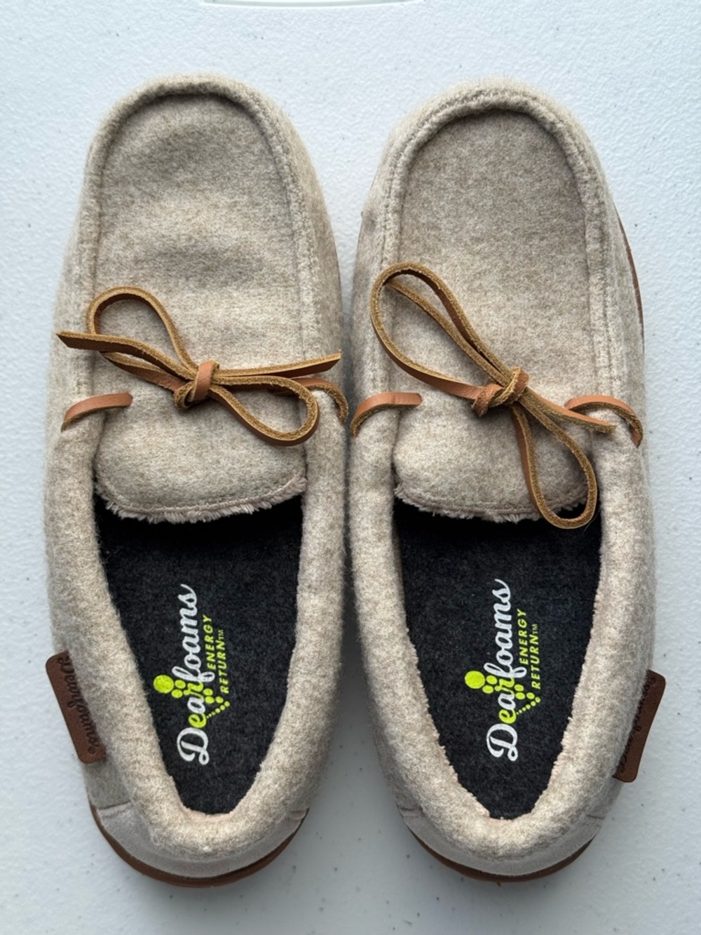 DEARFOAMS Women’s Beige Felt Moccasin Slippers Size Small 5-6 NEW no box